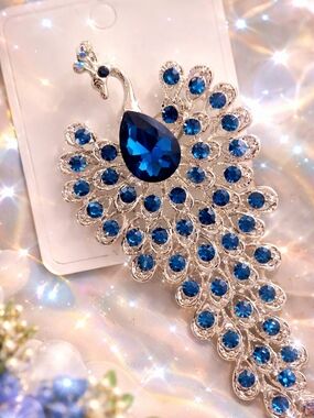 Elegant Blue Peacock Crystal Brooch - Women Jewelry